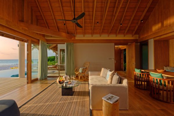 Luxury in Faarufushi's Island Residence with Pool