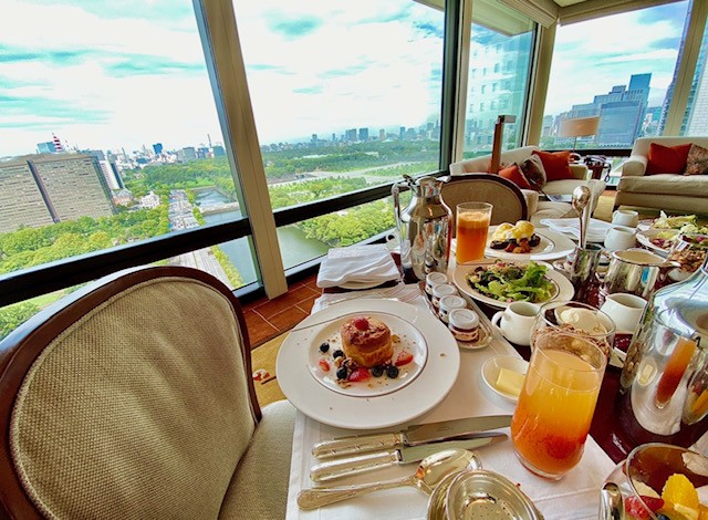 The Peninsula Tokyo breakfast offers a traditional Japanese breakfast, a Chinese dimsum breakfast and a Western breakfast with the best Eggs Benedict in Tokyo.