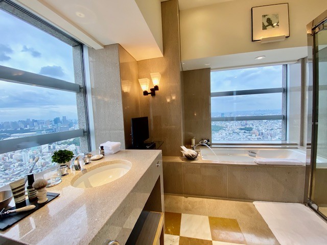 The bathroom of the Diplomat Suite of the Park Hyatt Tokyo