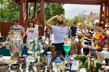 Hunting for antiques in Hungary, at the Hévíz Saturday flea market — tables filled with vintage porcelain, glassware, and collectibles.