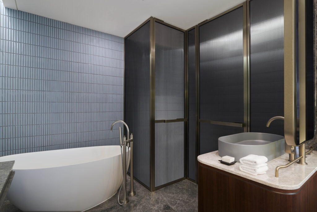 Studio Suite Bathroom Mondrian