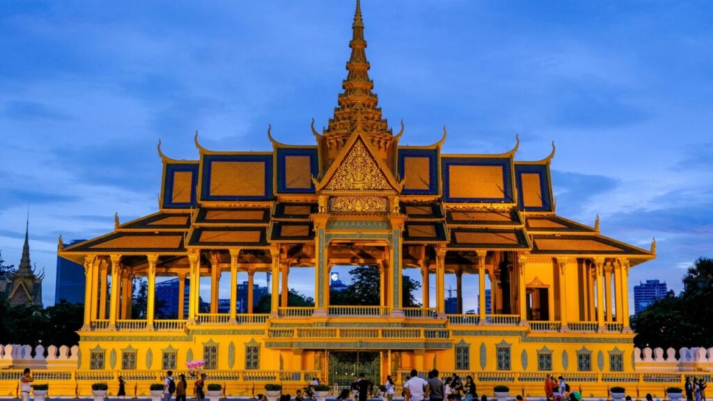 Discover Phnom Penh with Travelife Magazine via a curated itinerary that includes a visit to the Royal Palace of Cambodia.