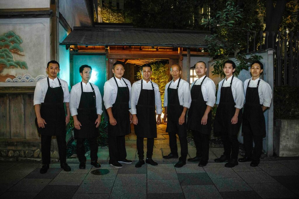 Nagatacho Ohka is housed in an old wooden building where the family of director Akira Kurosawa once served soba and sukiyaki.