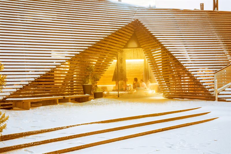 Winter warmth at Löyly’s seaside sauna. Photo: Yiping Feng & Ling Yuang / Helsinki Partners
