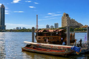 Loy Dream, Anantara’s restored Thai rice barge, cruising the Chao Phraya River in Bangkok